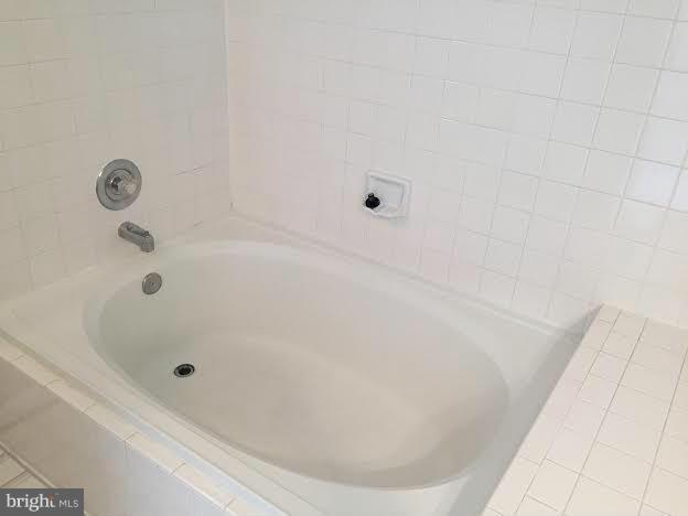 STRATFORD PLACE AT KINGS - Residential Lease