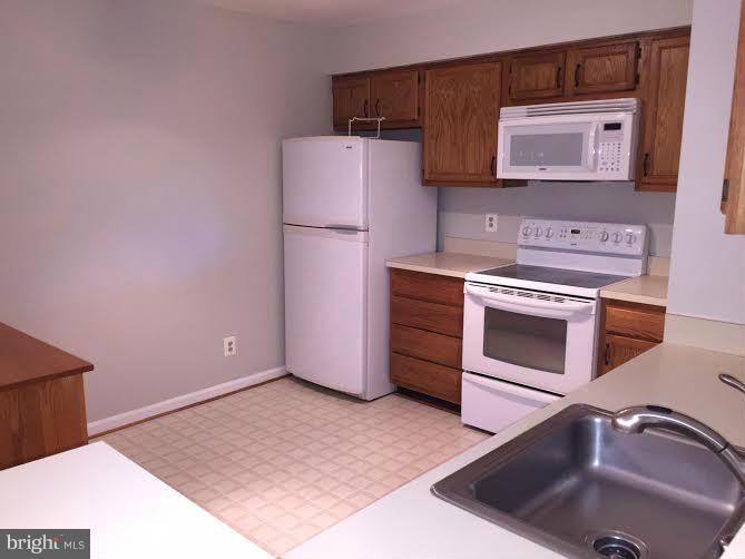 STRATFORD PLACE AT KINGS - Residential Lease