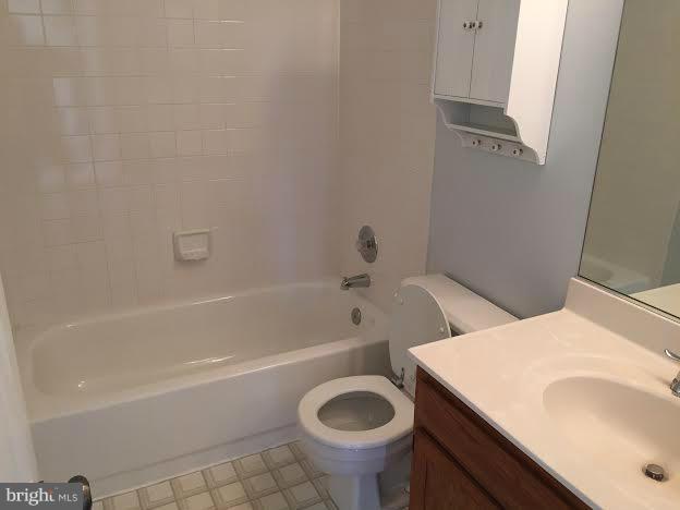 STRATFORD PLACE AT KINGS - Residential Lease