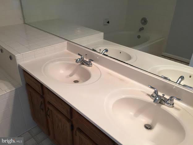 STRATFORD PLACE AT KINGS - Residential Lease