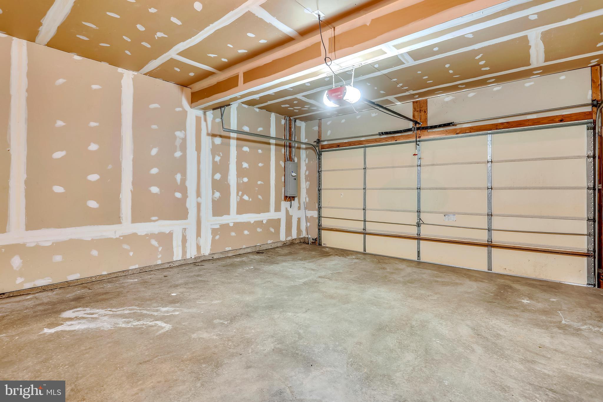 WALNUT RIDGE - Residential Lease