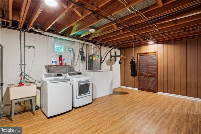 MANOR WOODS - Residential