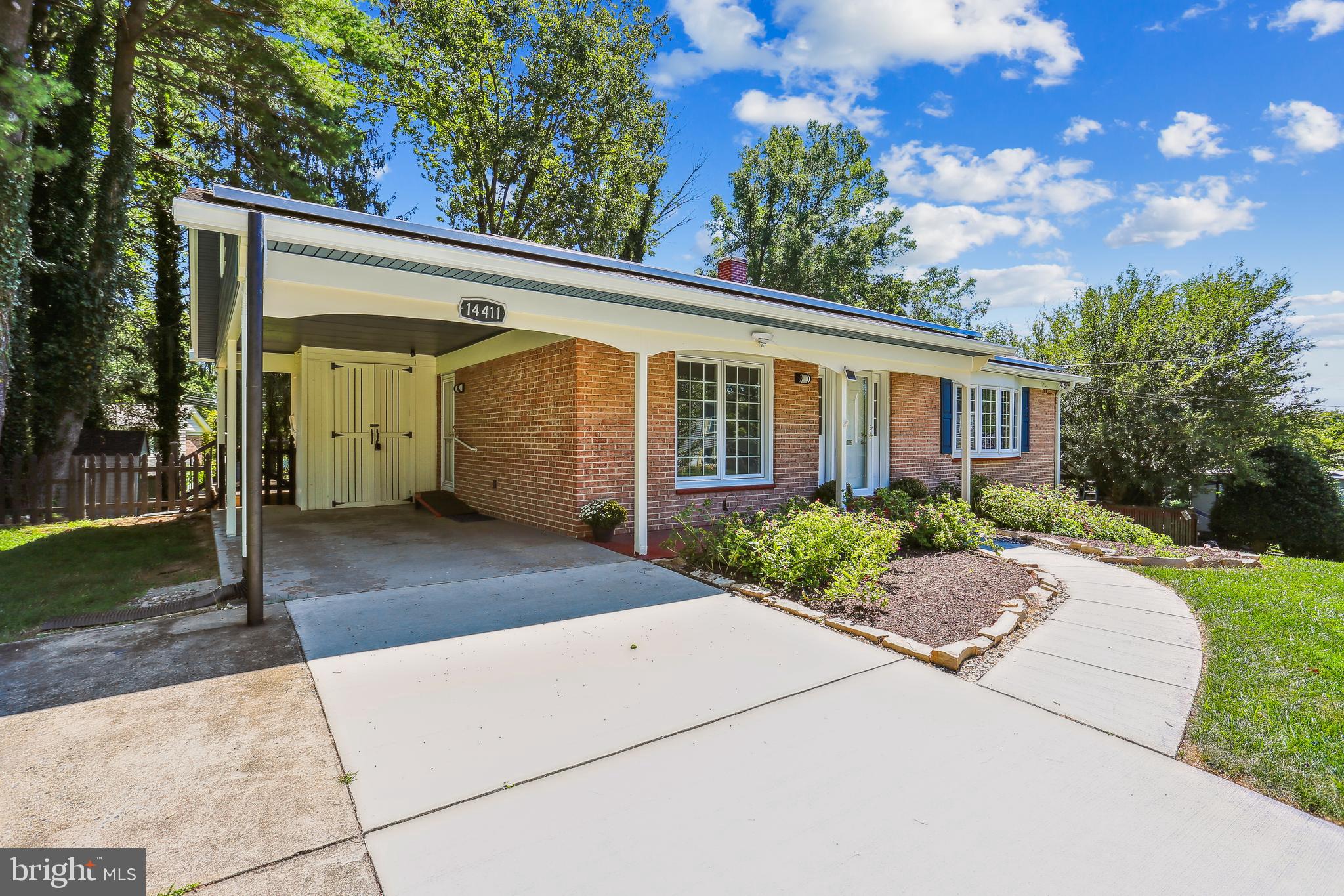 MANOR WOODS - Residential