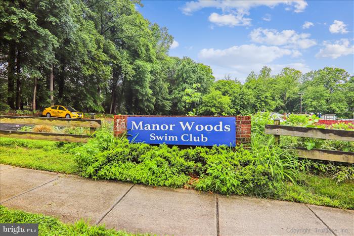 MANOR WOODS - Residential
