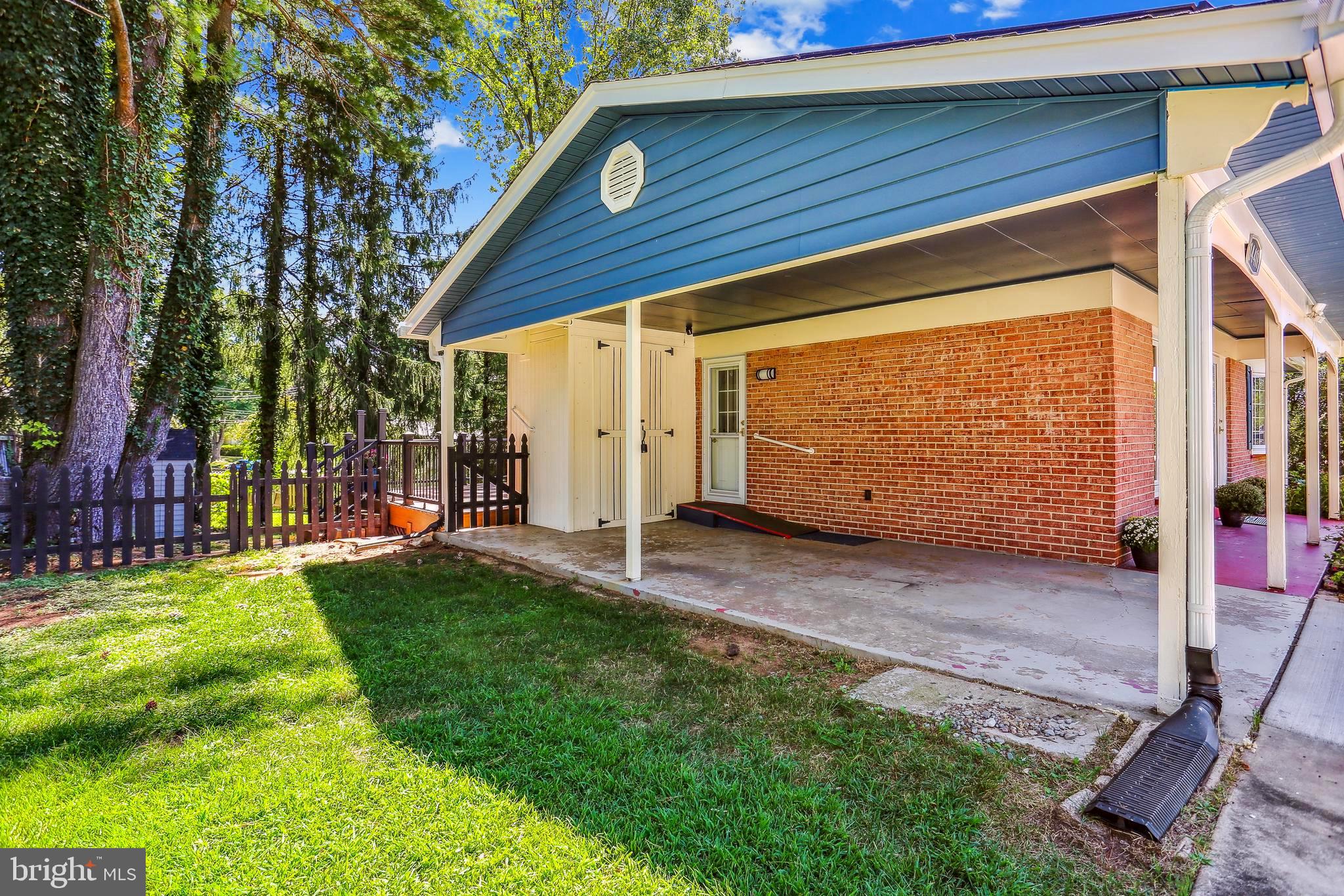 MANOR WOODS - Residential