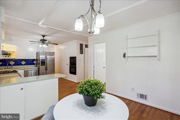 MANOR WOODS - Residential