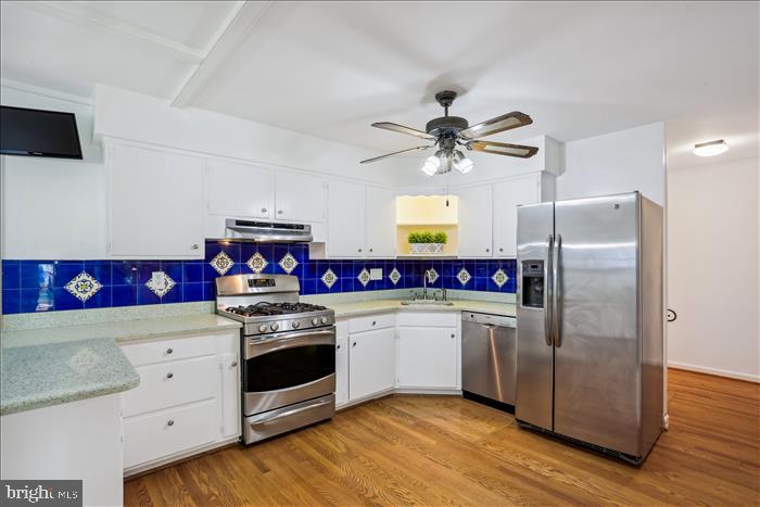 MANOR WOODS - Residential