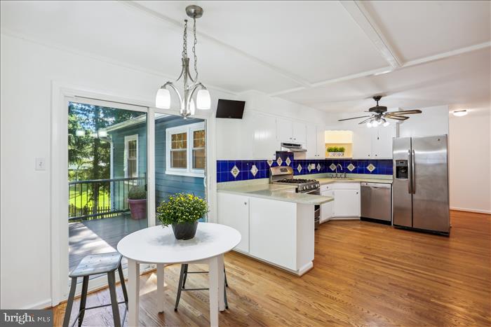 MANOR WOODS - Residential