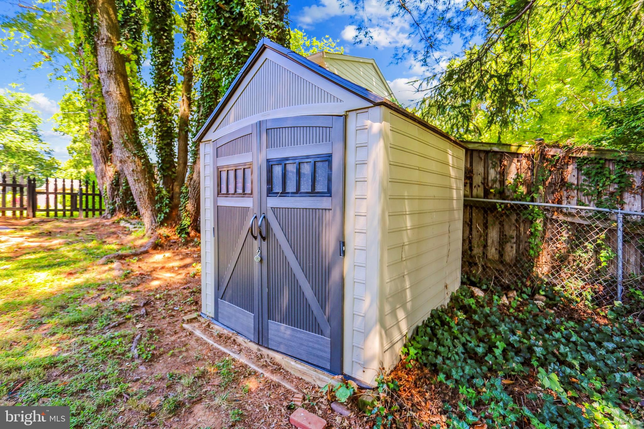 MANOR WOODS - Residential