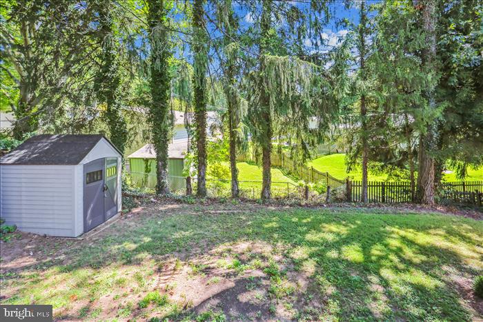 MANOR WOODS - Residential