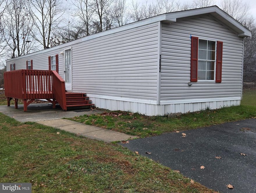 2 bed 2 bath Singlewide  manufactured home.
REMODELED 
NEW FLOORING 
UPDATED KITCHEN
NEW LIGHT FIXTURES 
UPDATED BATHROOMS 
DECK 
PARKING PAD
Lot rent $803 monthly, includes a community pool, clubhouse, and playground .