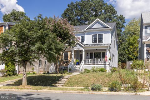 Homes For Rent - 4905 N 16th Road<br/> ARLINGTON, VA 22207