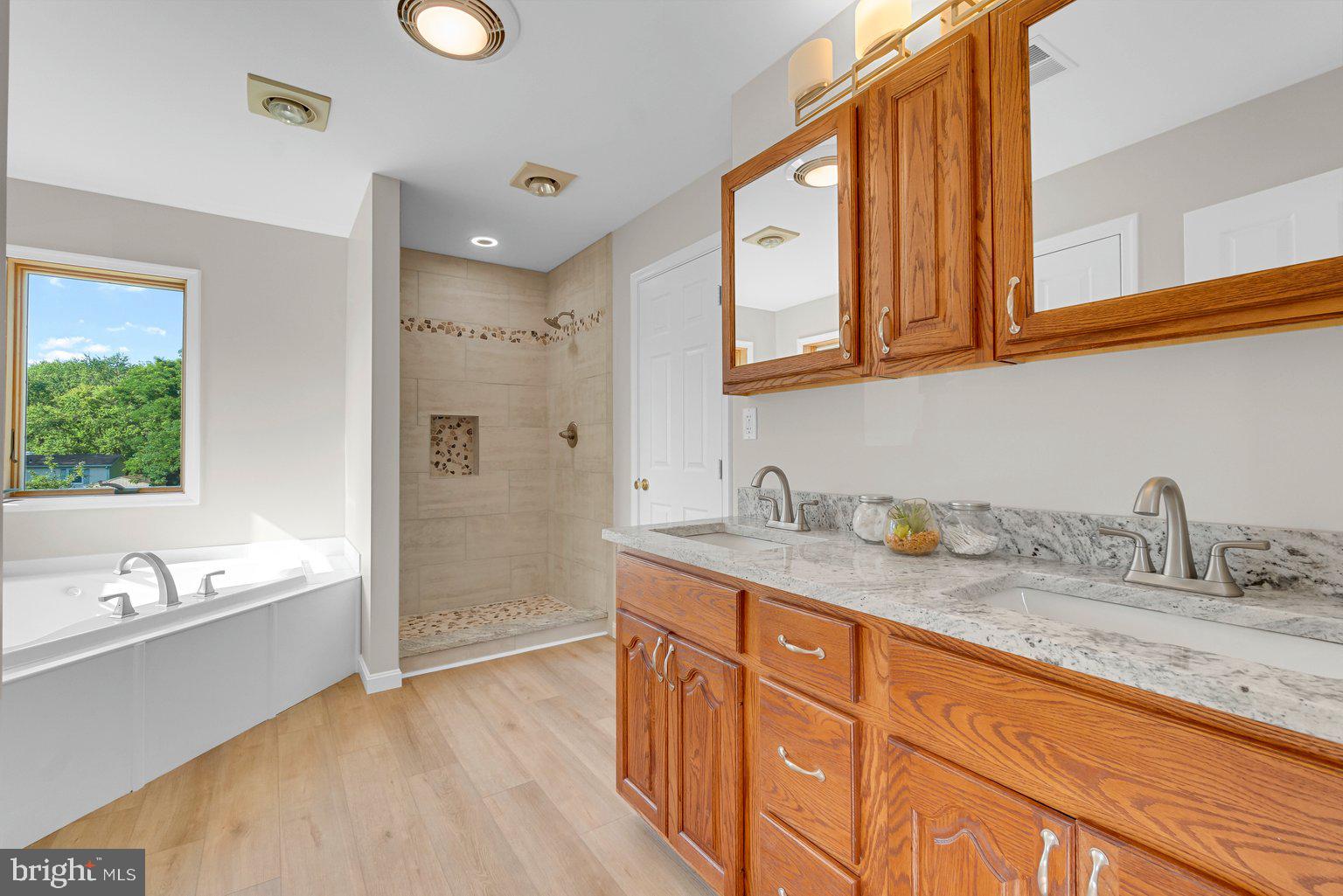 OLIVER BEACH - Residential