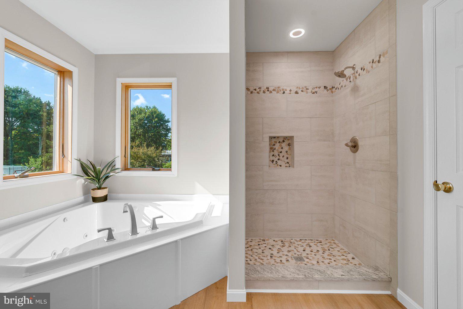 OLIVER BEACH - Residential