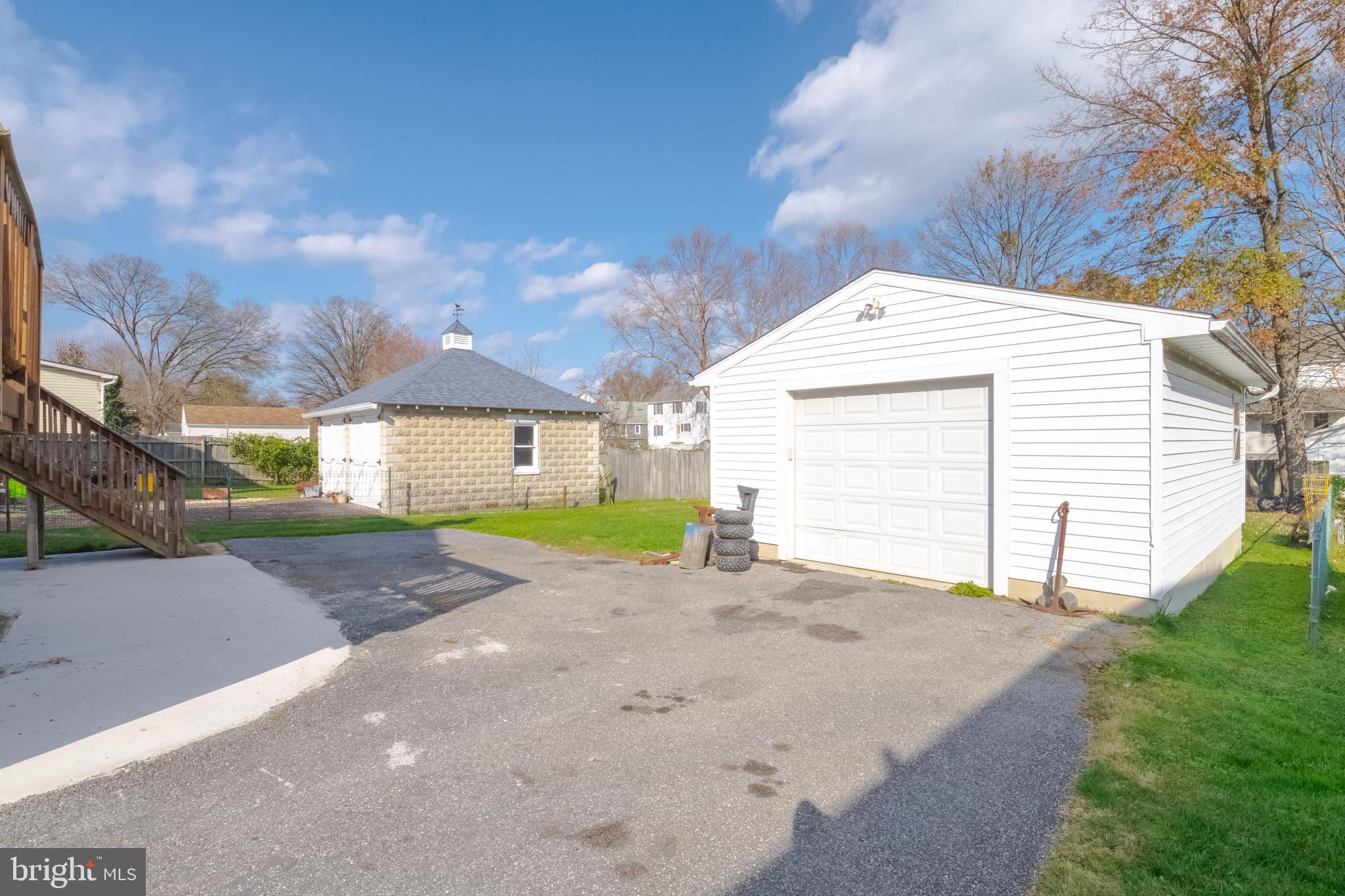 WOODSIDE - Residential