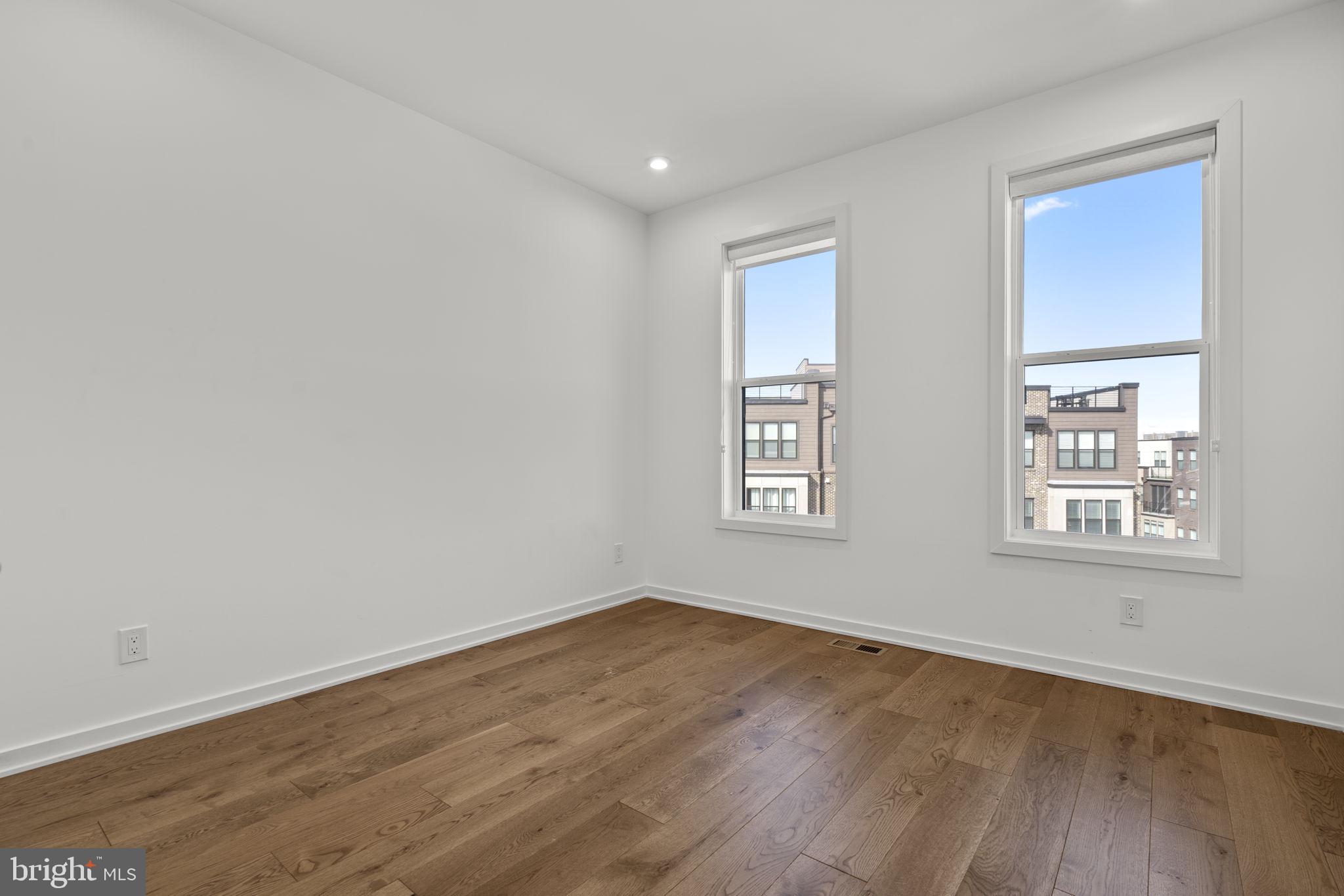 COMMONWEALTH PLACE AT WESTFIELDS - Residential