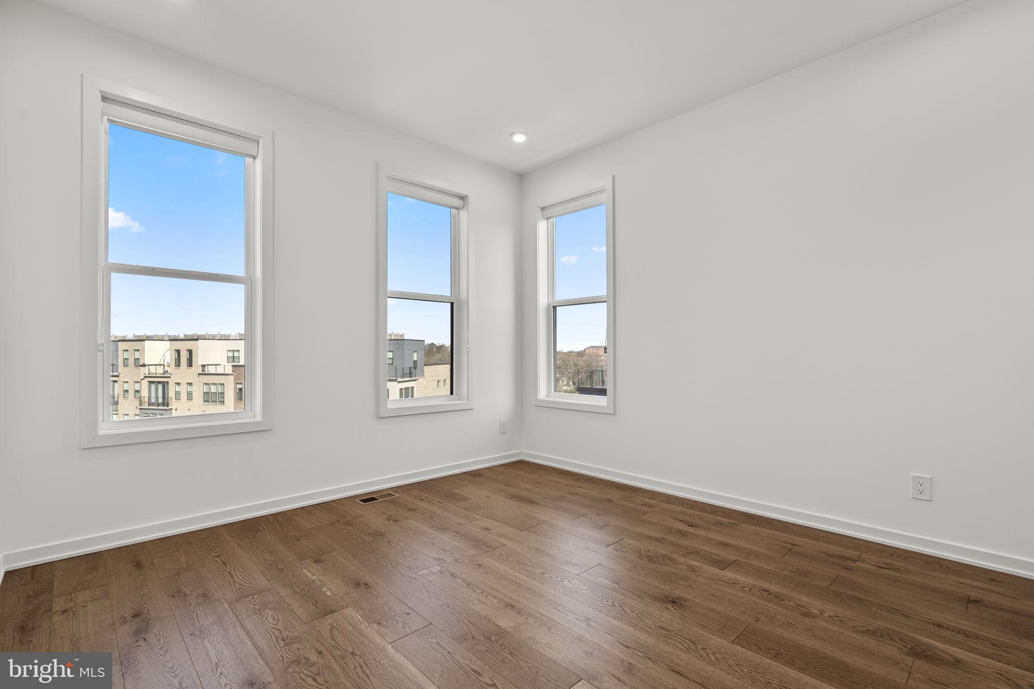 COMMONWEALTH PLACE AT WESTFIELDS - Residential