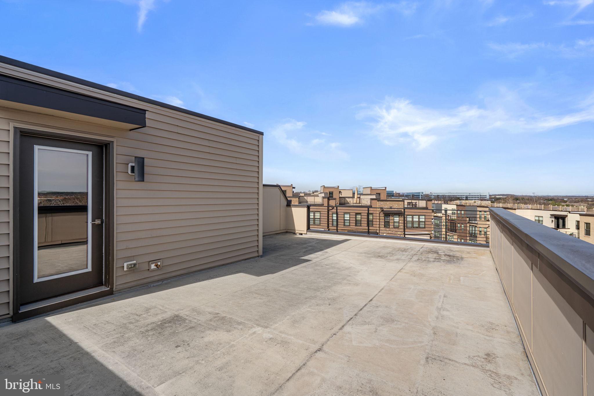 COMMONWEALTH PLACE AT WESTFIELDS - Residential