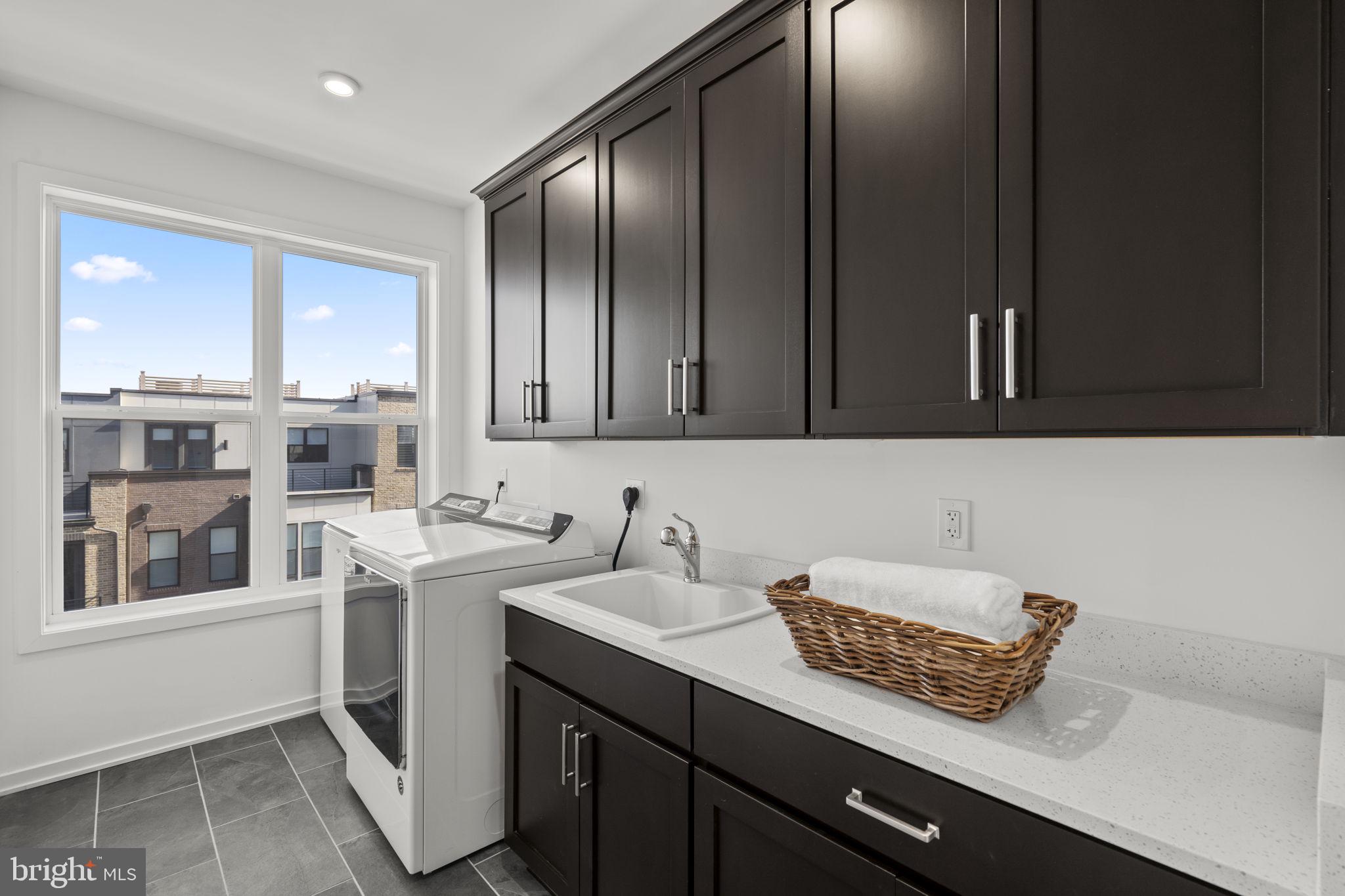 COMMONWEALTH PLACE AT WESTFIELDS - Residential