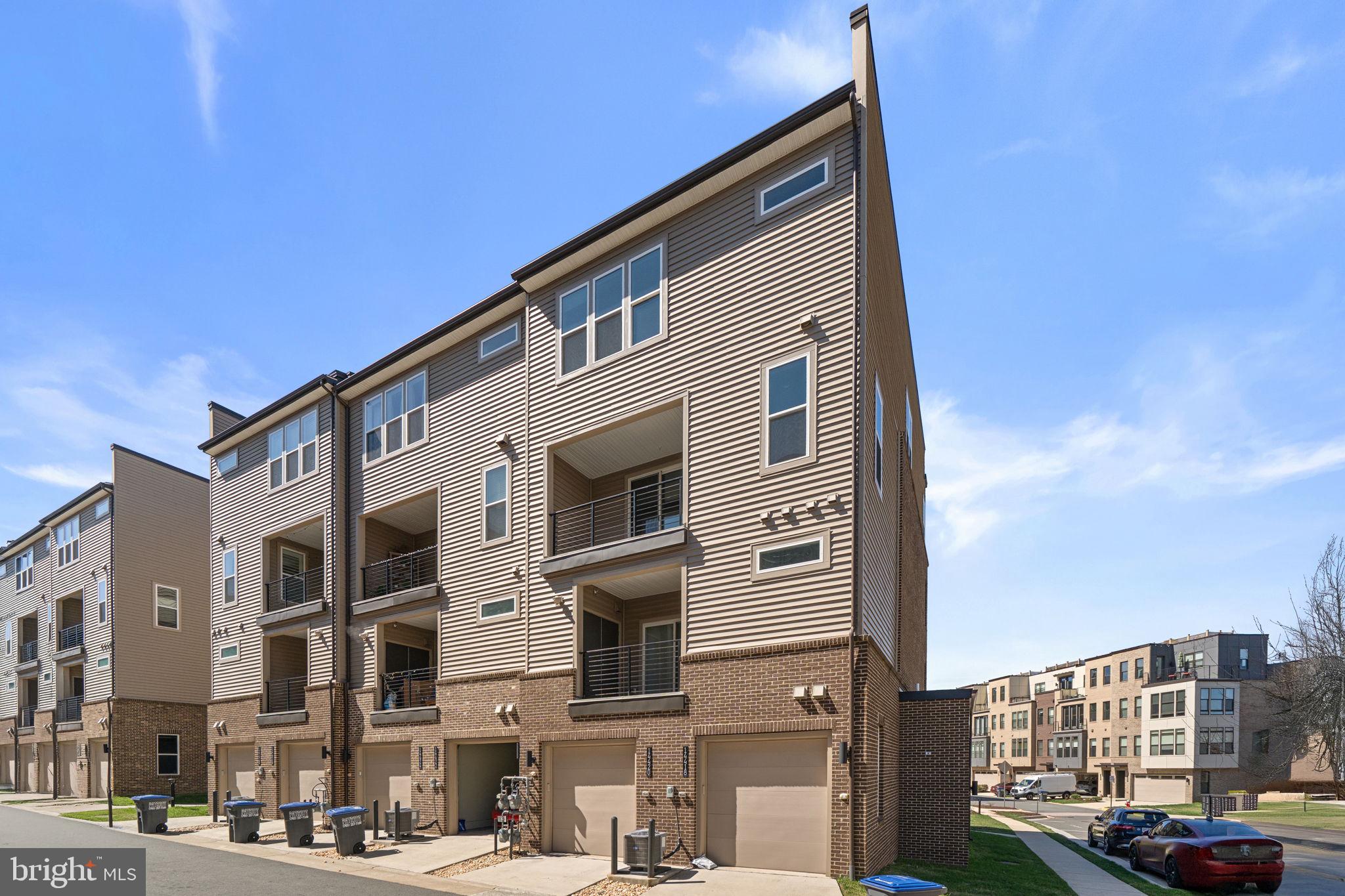 COMMONWEALTH PLACE AT WESTFIELDS - Residential