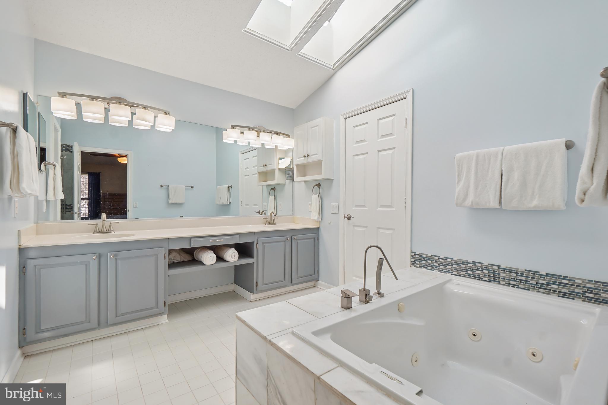 TWIN OAKS FARM - Residential