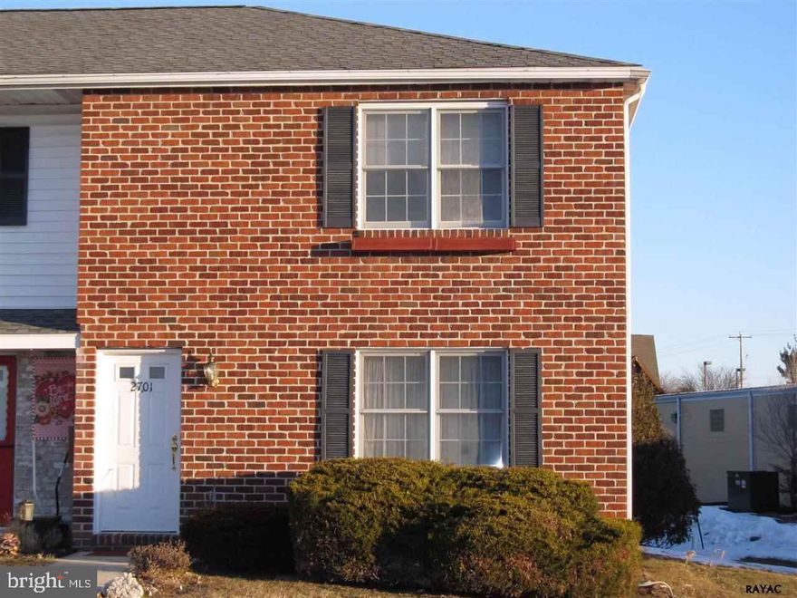 End unit townhome in Gettysburg School District w/3BR, 1.5BA & deck w/attached storage room plus off-street parking.  No HOA fees.