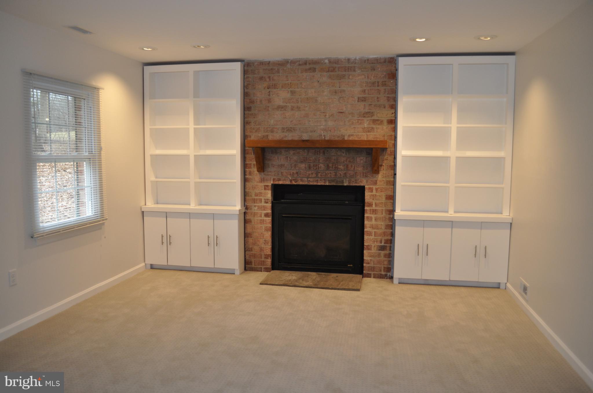 WILLIAMSBURG VILLAGE - Residential Lease