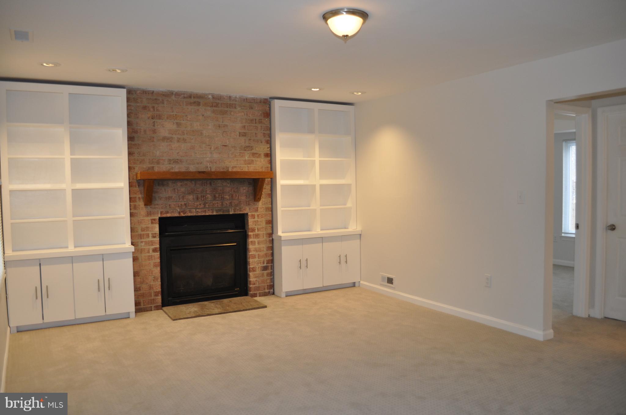 WILLIAMSBURG VILLAGE - Residential Lease