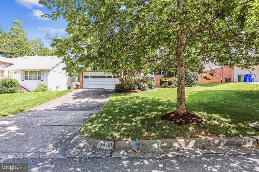 Photo of 9409 Linden Avenue, BETHESDA, MD 20814 (MLS # MDMC2200052)