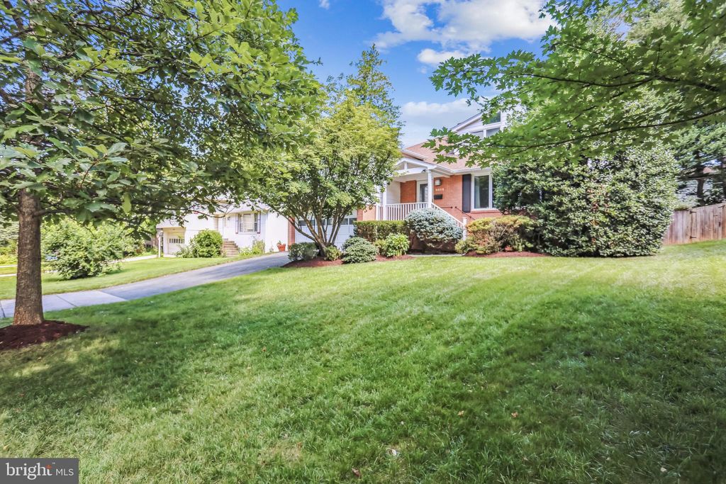 Photo of 9409 Linden Avenue, BETHESDA, MD 20814 (MLS # MDMC2200052)
