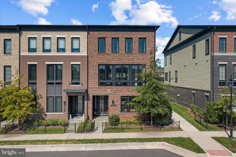 Photo of 20277 Oak Bluff Drive, ASHBURN, VA 20147 (MLS # VALO2136702)