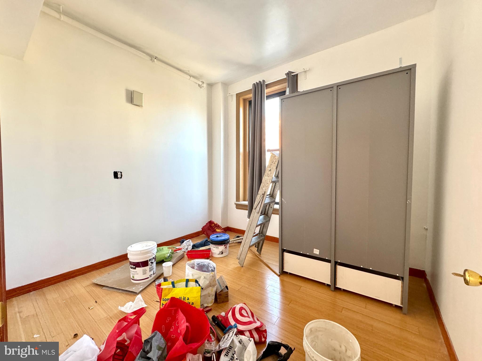 CHINATOWN - Residential Lease