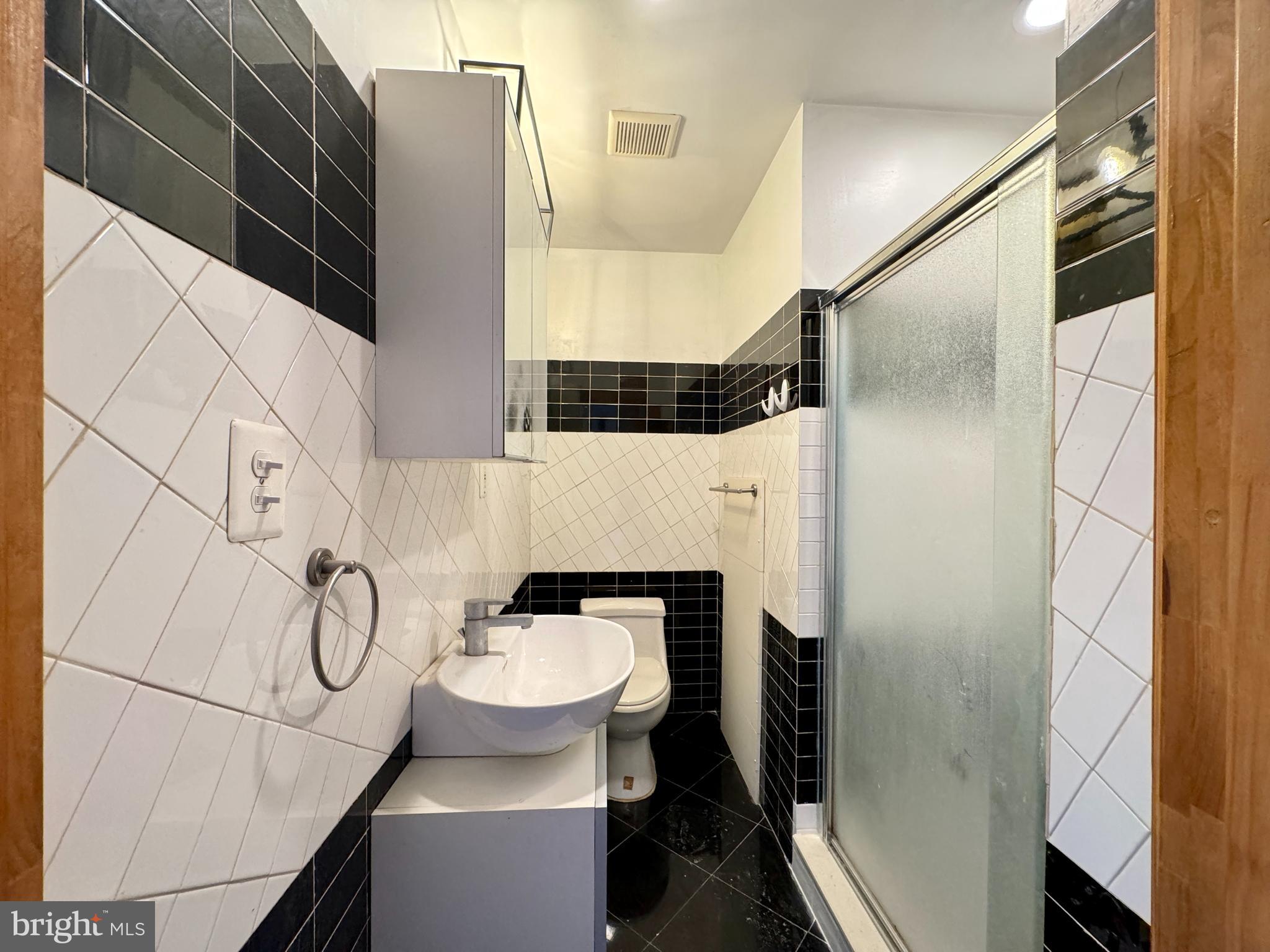 CHINATOWN - Residential Lease