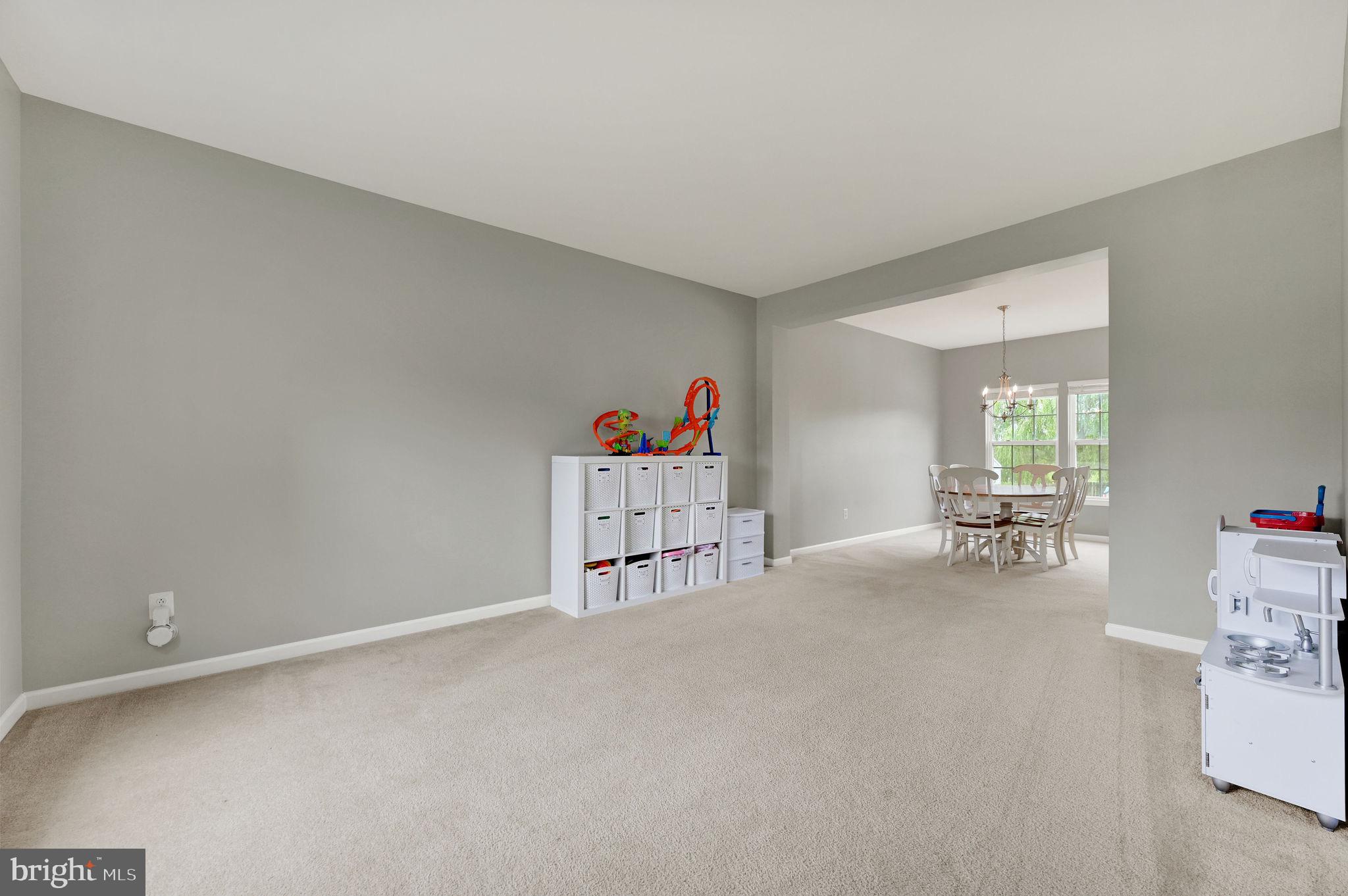 33 BRIELLE WAY
