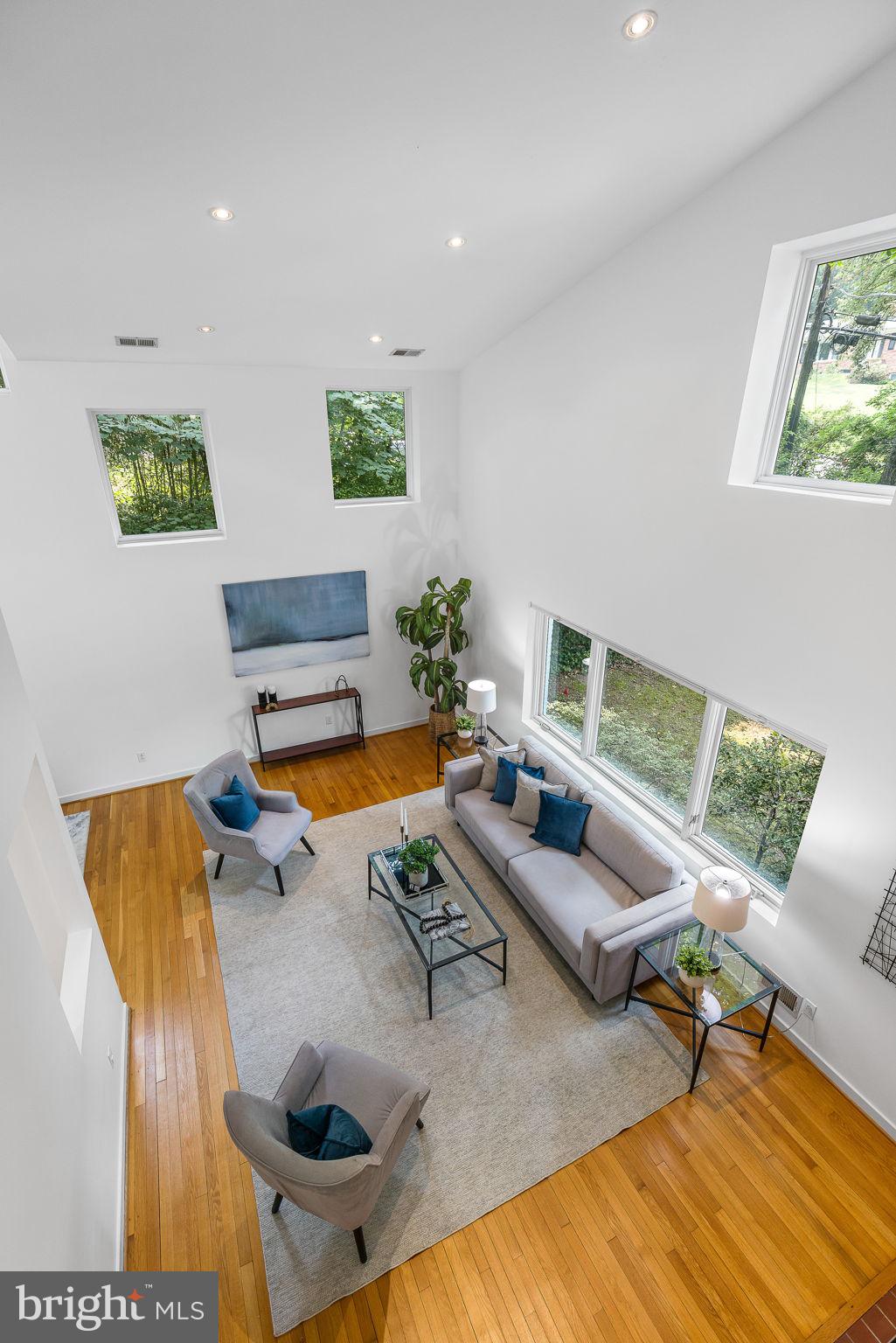 LAKE BARCROFT - Residential