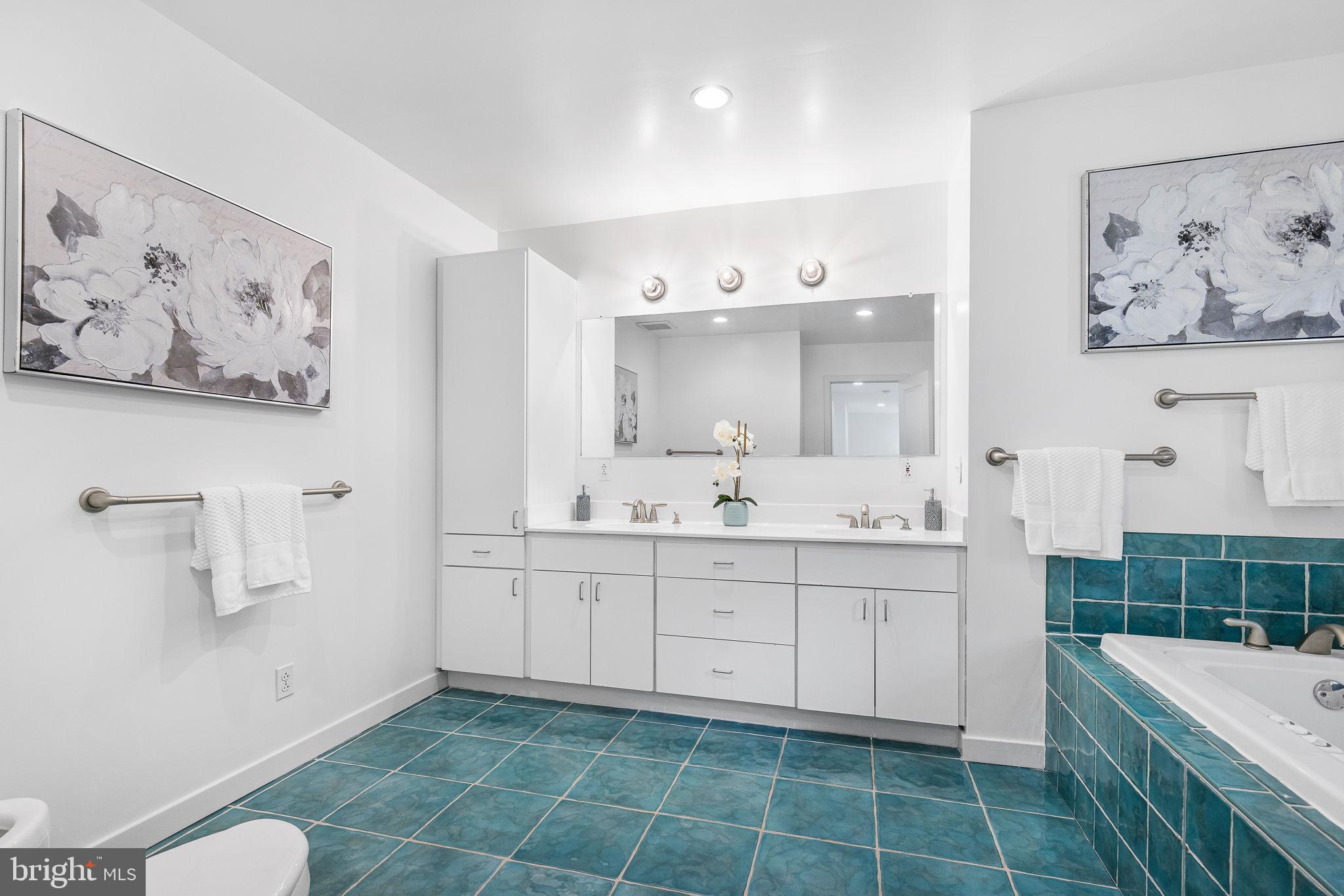 LAKE BARCROFT - Residential