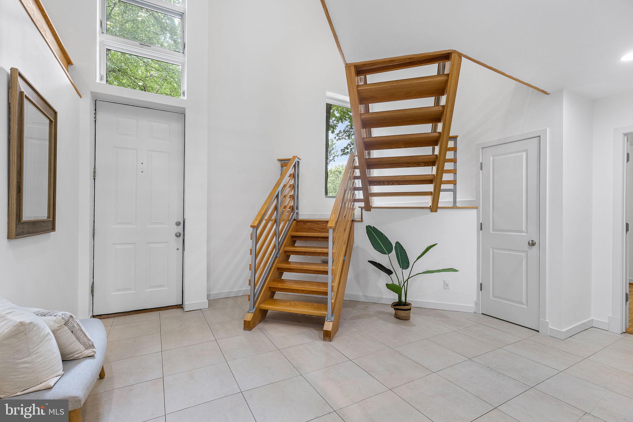 LAKE BARCROFT - Residential