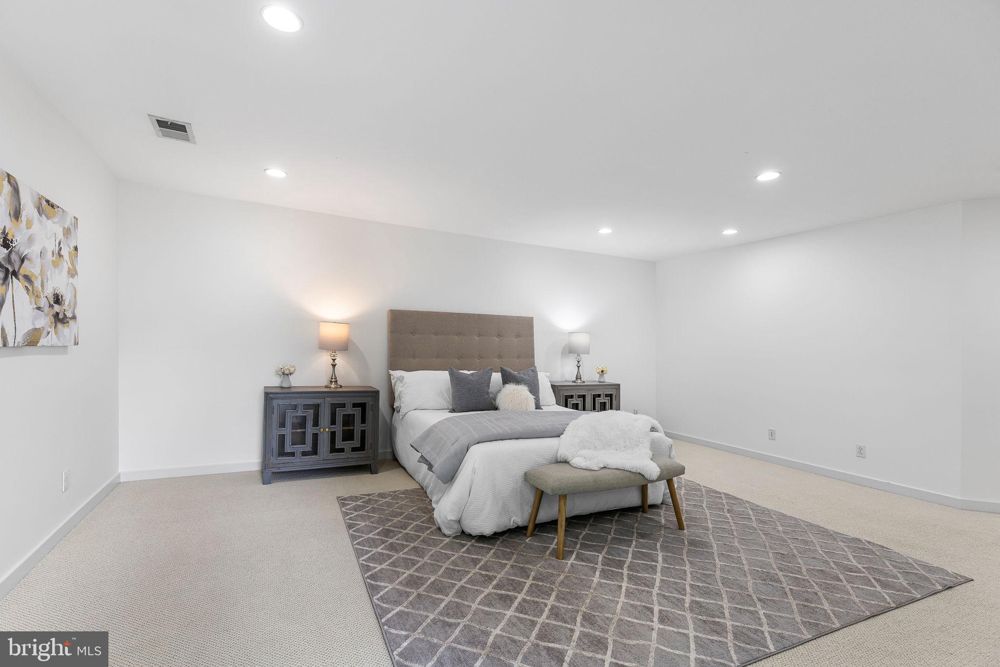 LAKE BARCROFT - Residential