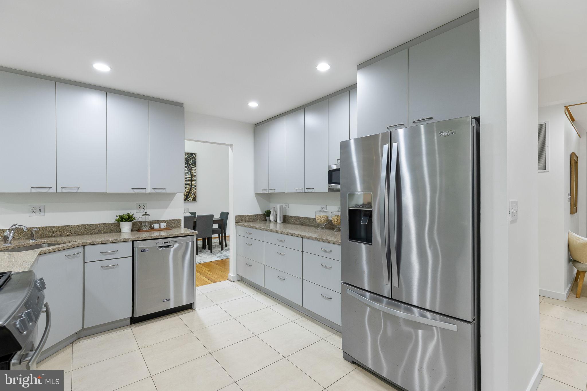 LAKE BARCROFT - Residential