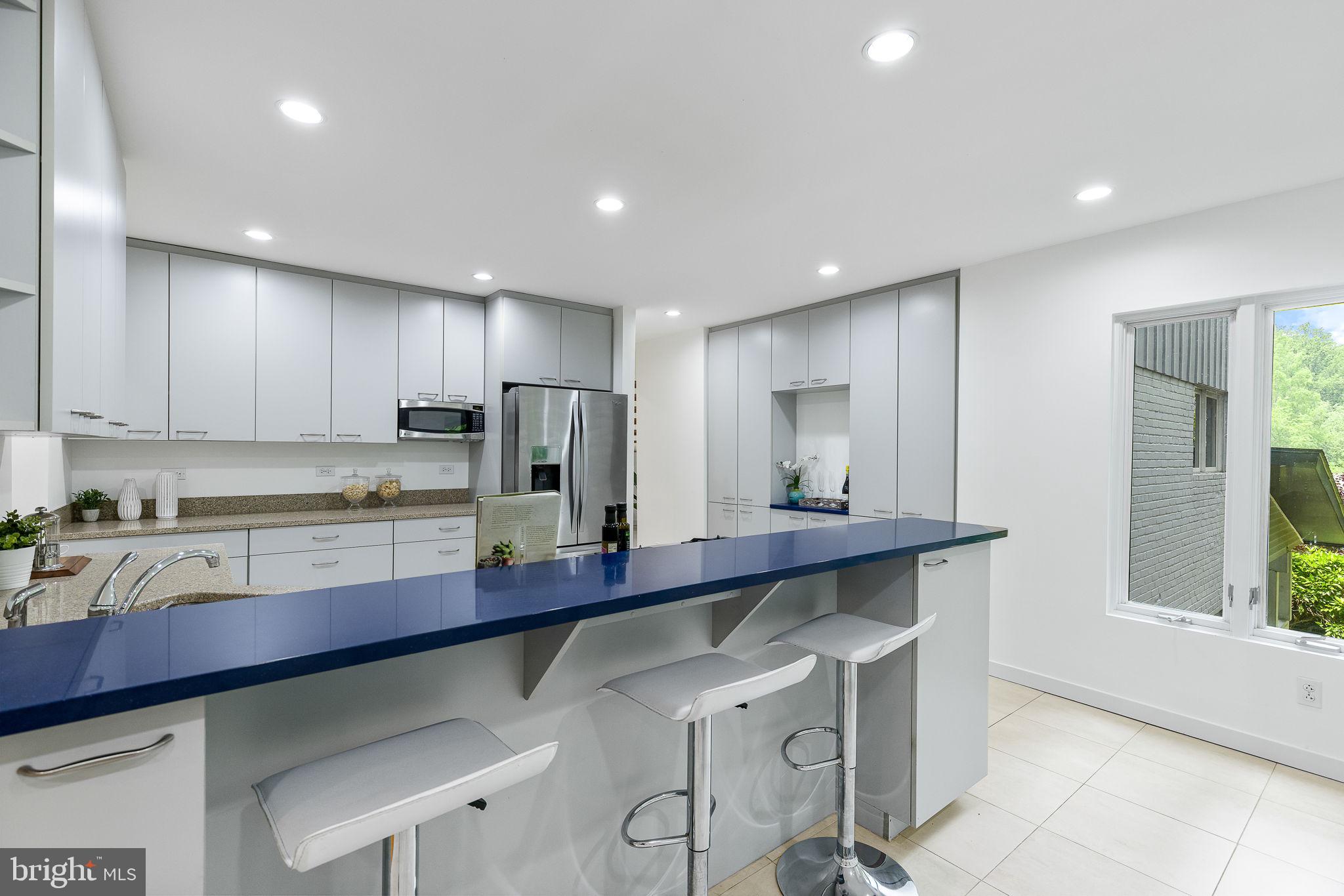 LAKE BARCROFT - Residential