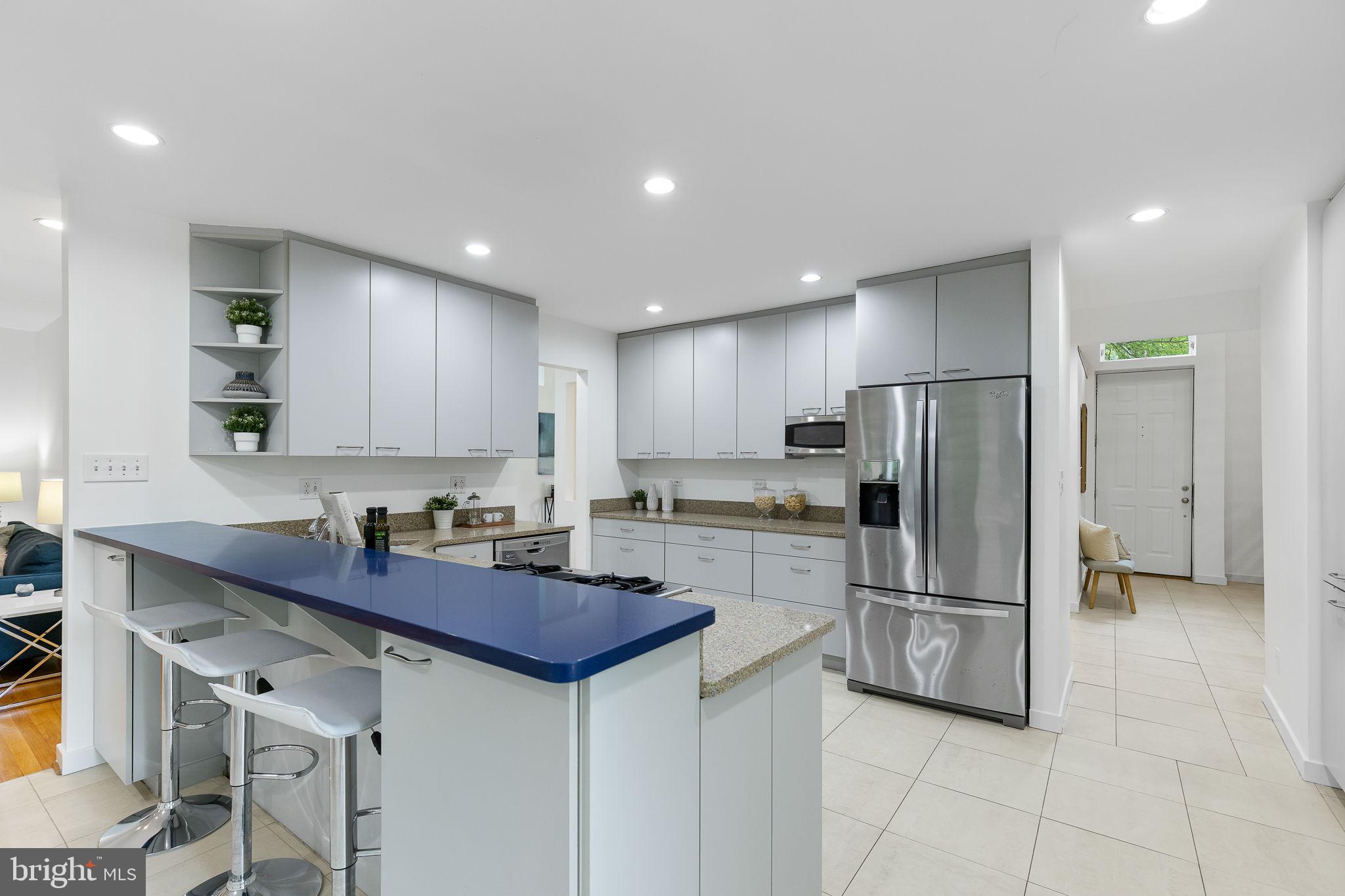 LAKE BARCROFT - Residential