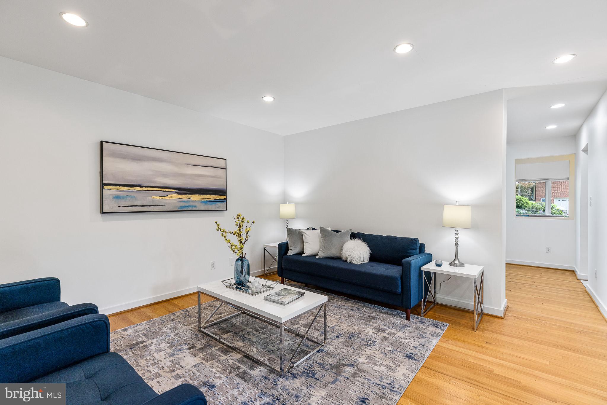 LAKE BARCROFT - Residential