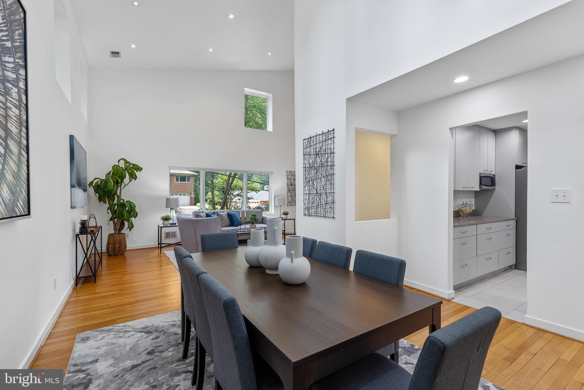 LAKE BARCROFT - Residential