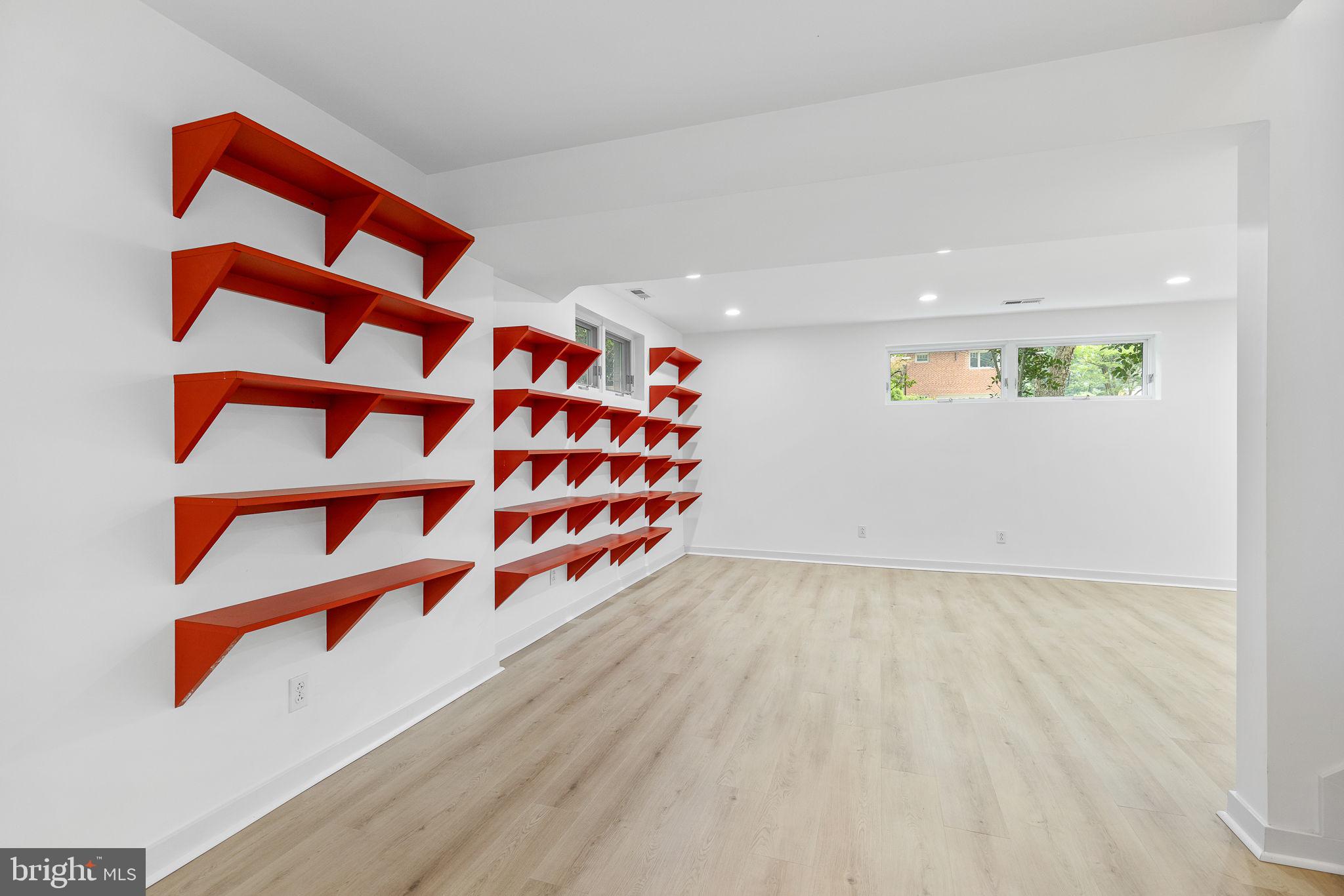 LAKE BARCROFT - Residential