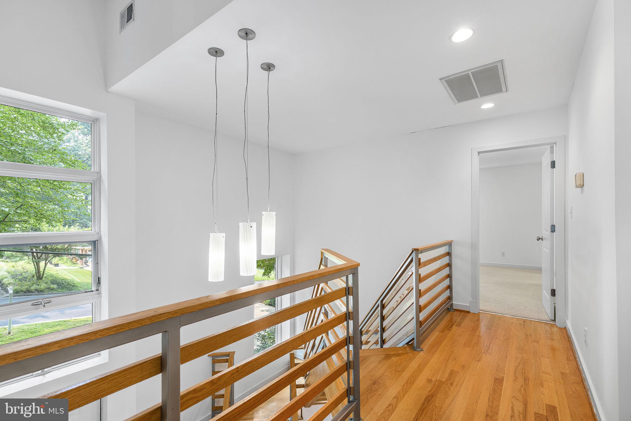 LAKE BARCROFT - Residential