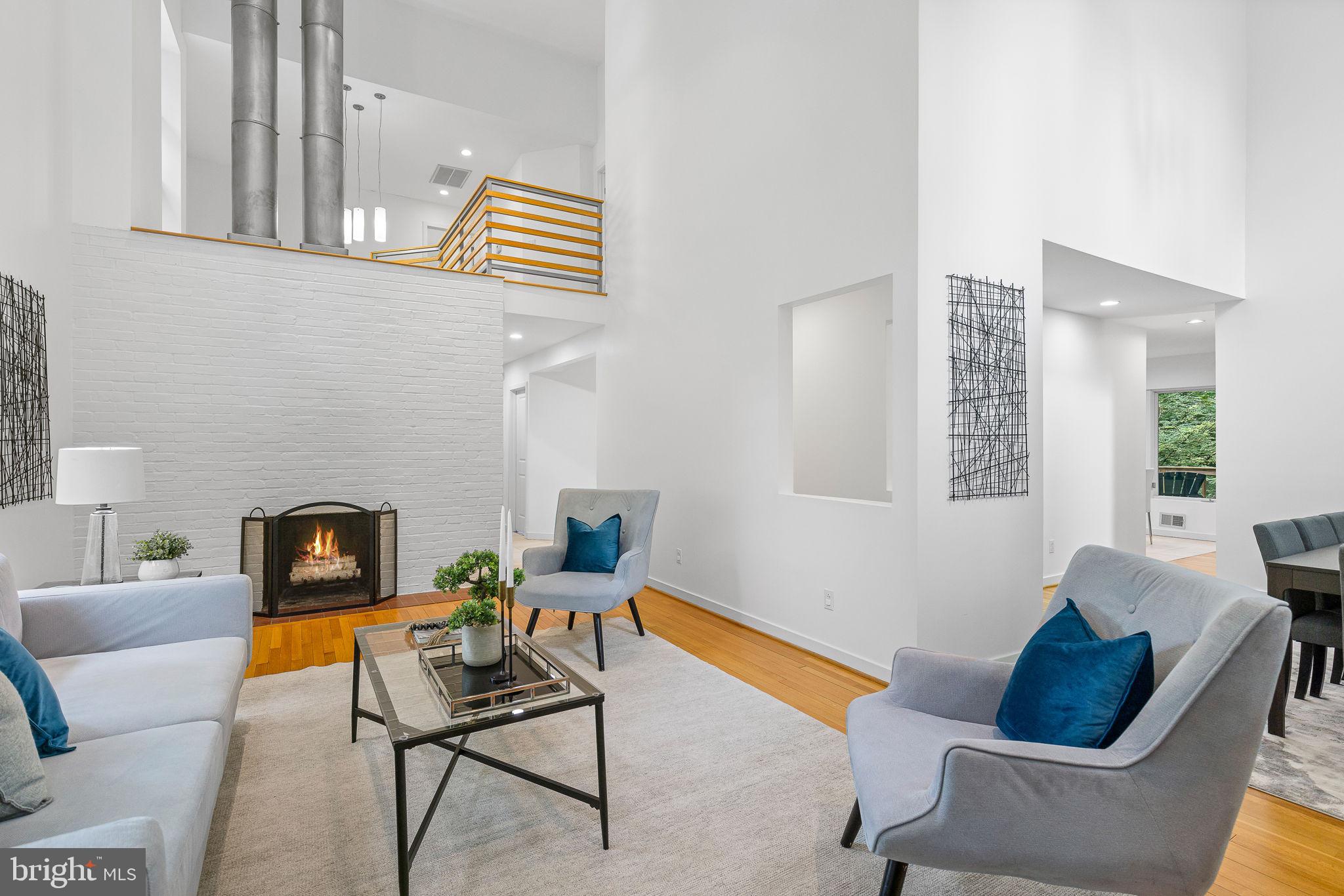 LAKE BARCROFT - Residential