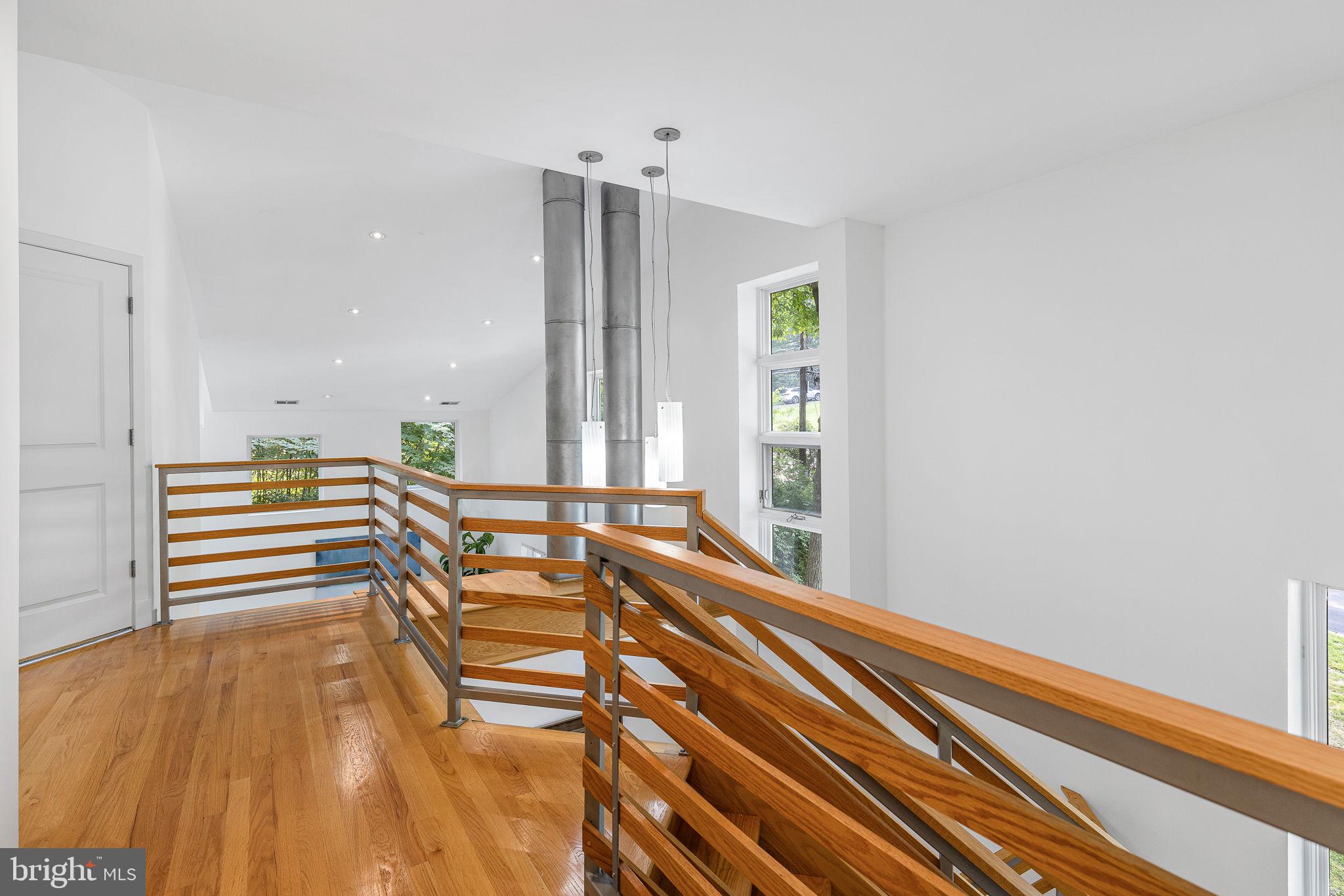 LAKE BARCROFT - Residential