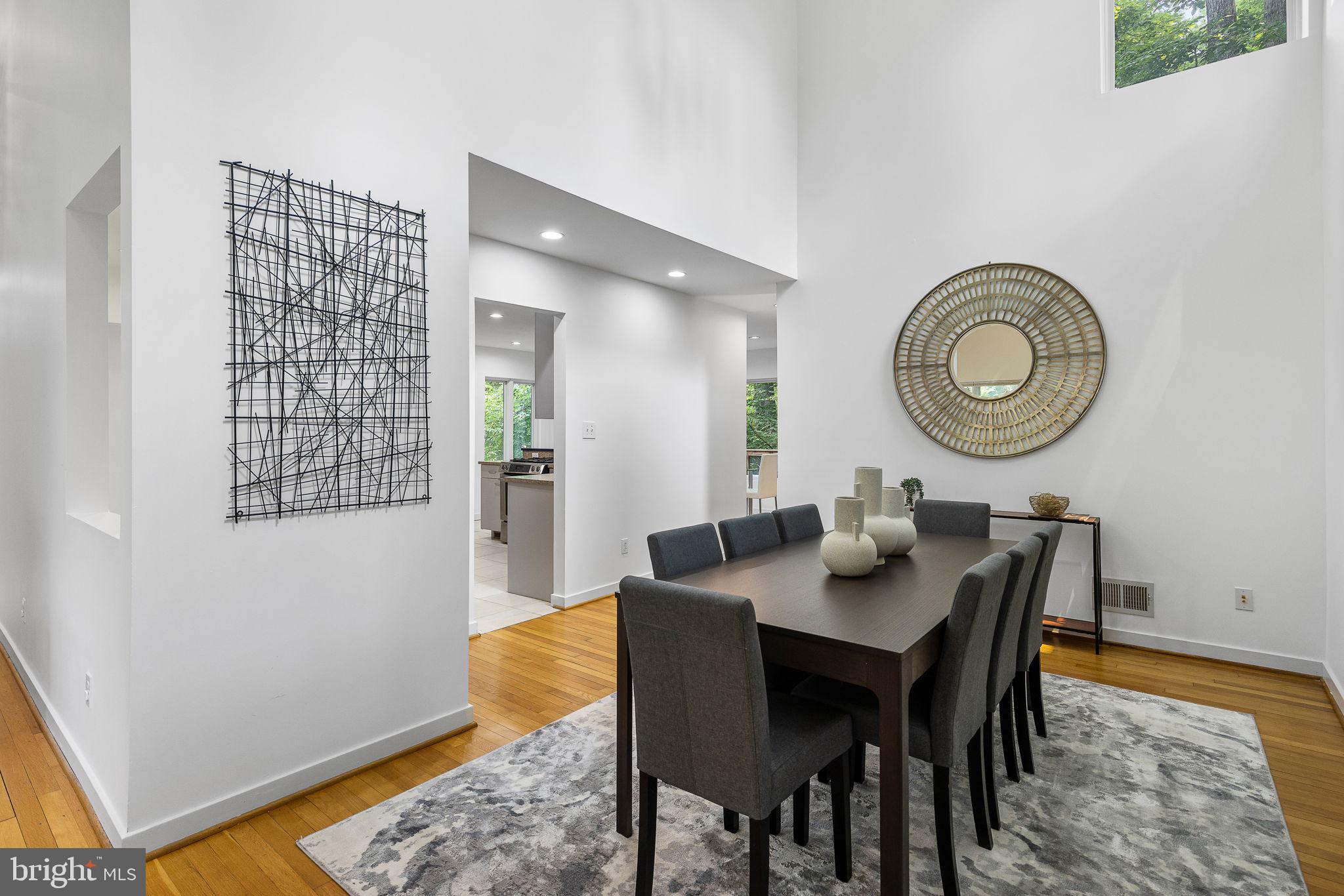 LAKE BARCROFT - Residential