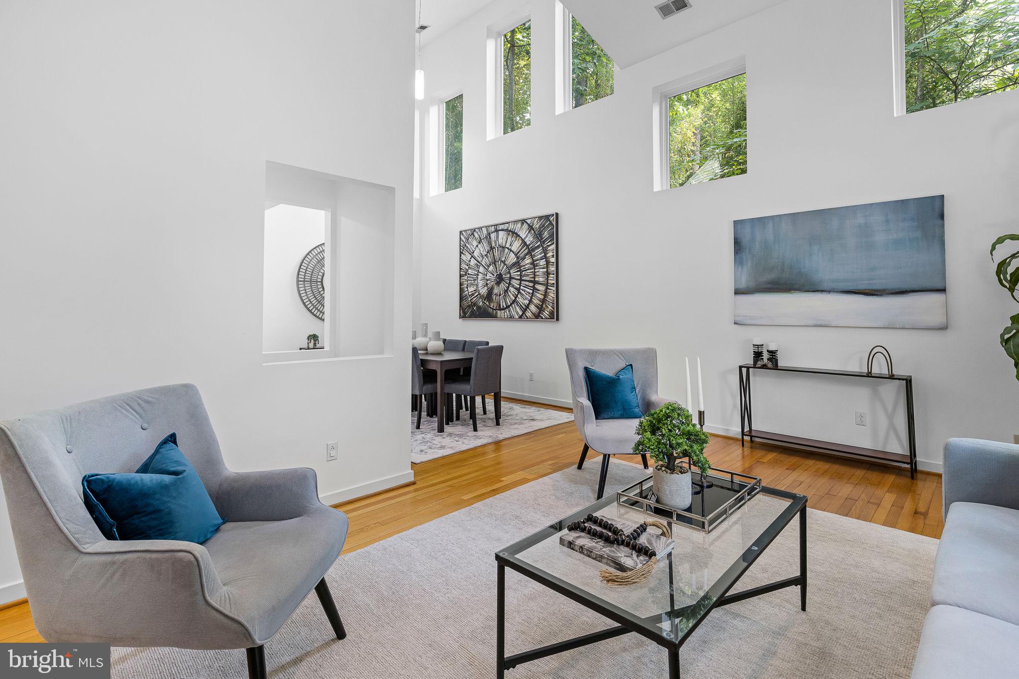 LAKE BARCROFT - Residential