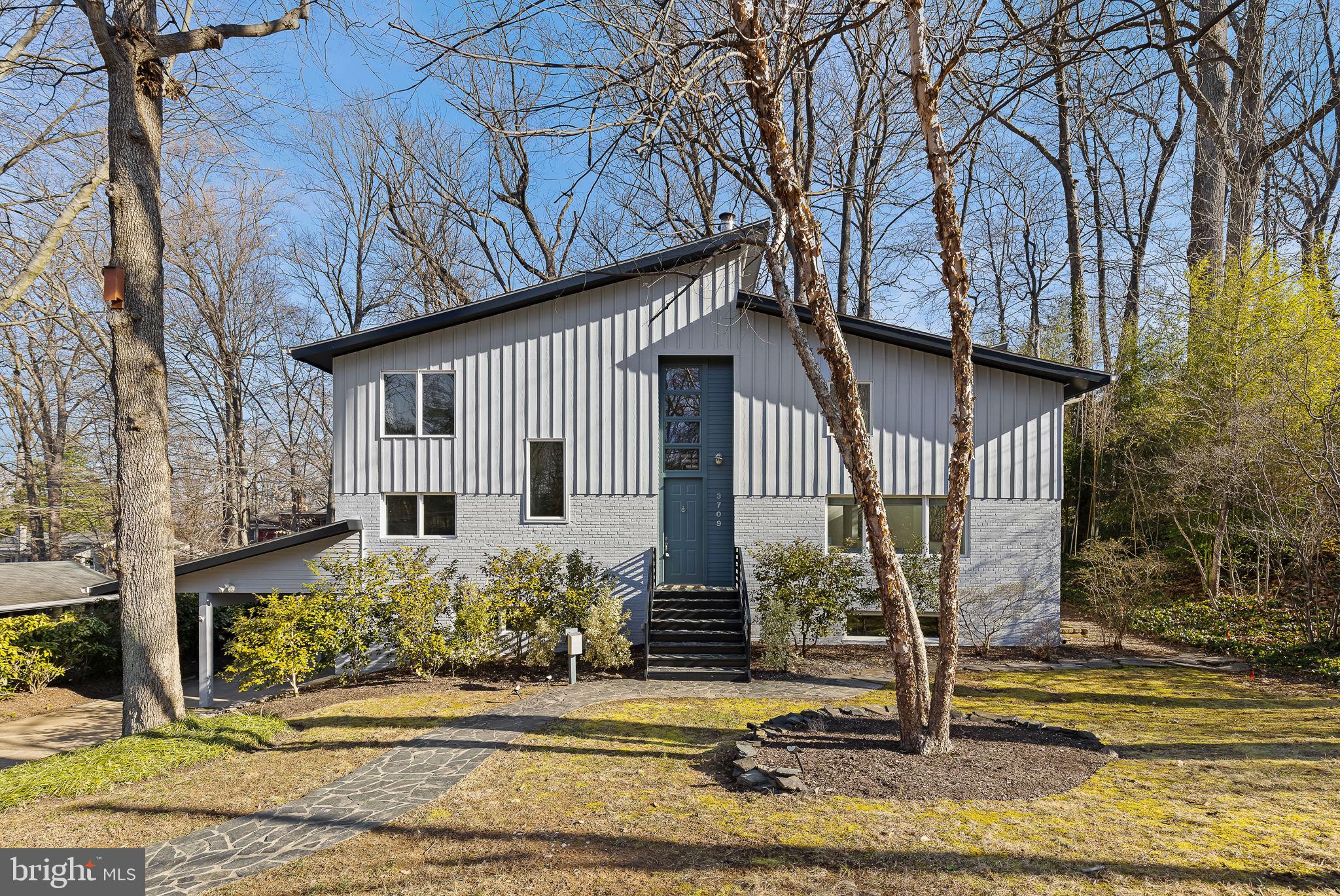 LAKE BARCROFT - Residential